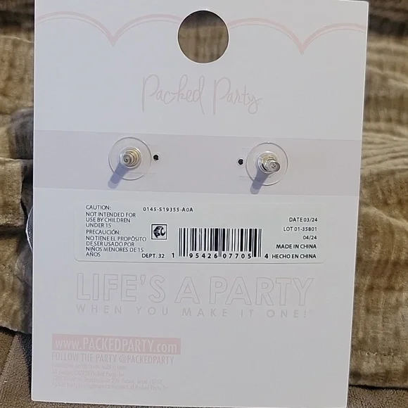 NWT Adorable Packed Party cowgirl Bride earrings. - Picture 3 of 3